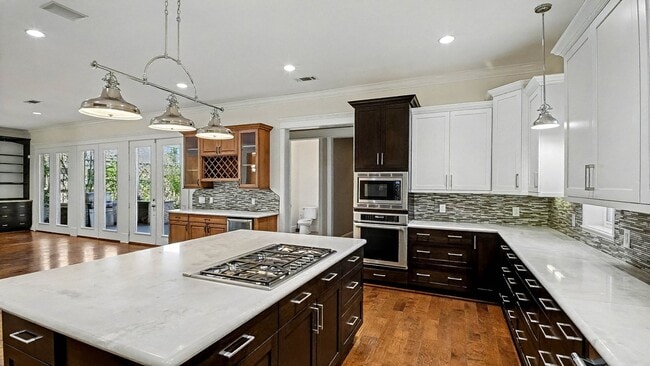 Building Photo - 726 W 30th St