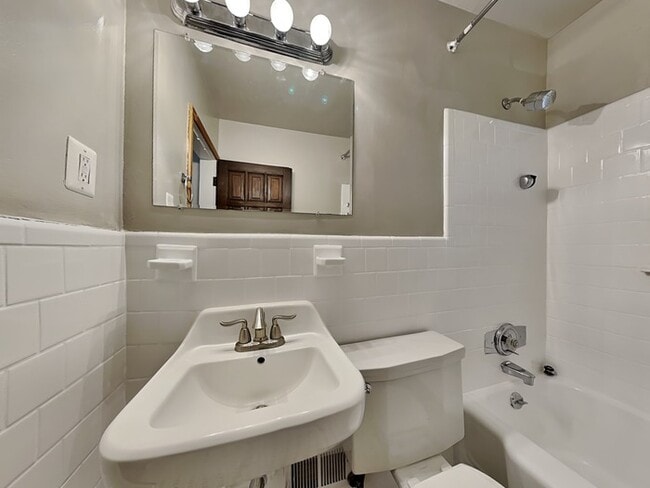 Building Photo - 414 Spring Ave