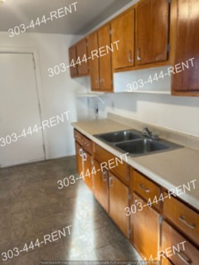 Building Photo - PA960