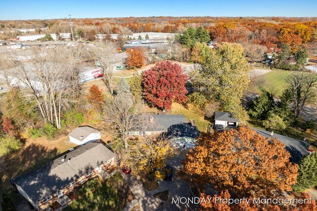 Building Photo - 945-947 Lancashire Ct SE