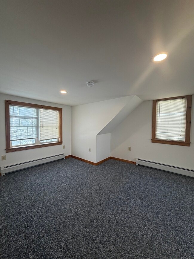 Building Photo - 211 Main St