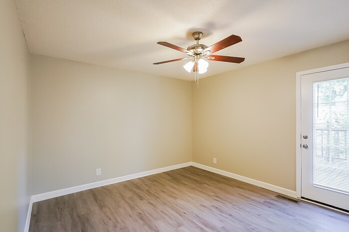 Building Photo - 2044 Dinsmore Rd