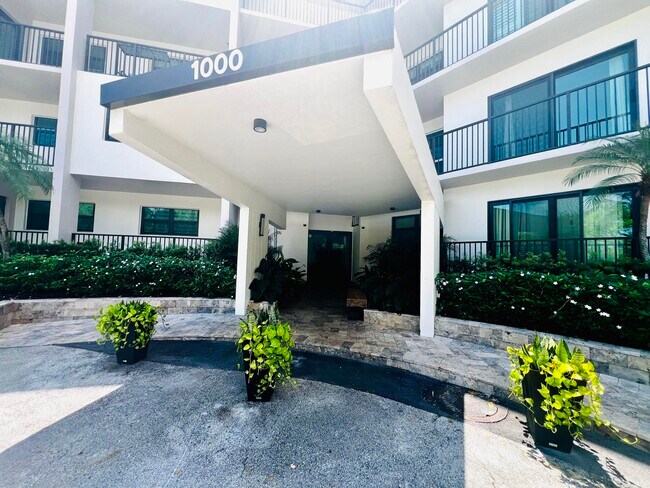 Building Photo - 1000 River Reach Dr
