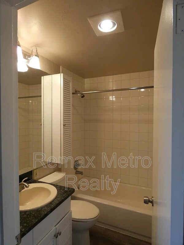 Building Photo - 512 Galer St