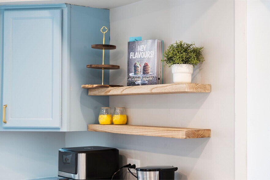 Building Photo - 8311 Kolmar Ave