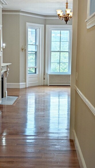 Building Photo - 388 Beacon St