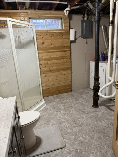 Building Photo - 3 Bedroom Home with Bonus Family Room, Fenced Back Yard, and Garage