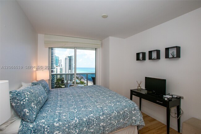 Building Photo - 1830 S Ocean Dr