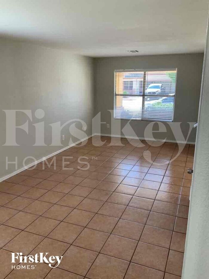 Building Photo - 12922 W Holly St