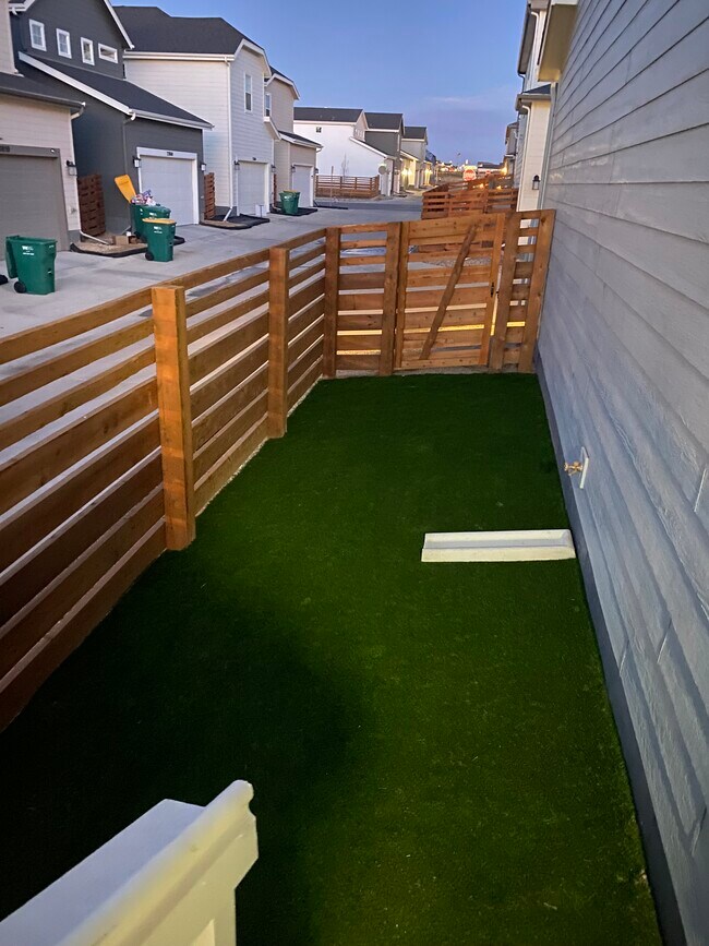 Building Photo - 3364 N Catawba Wy