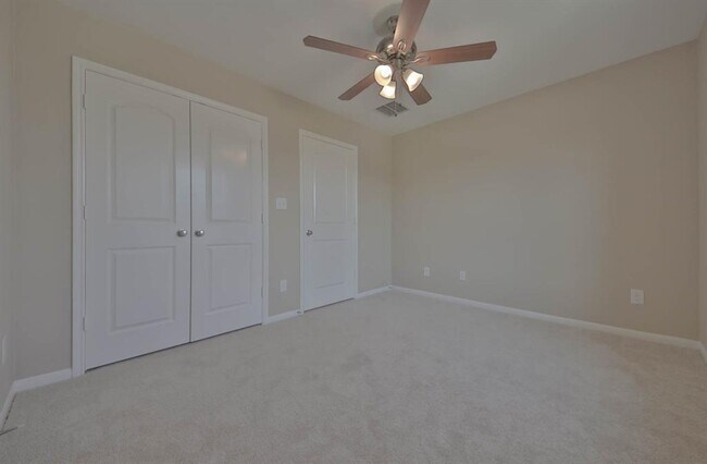 Building Photo - 2211 Dama Dr