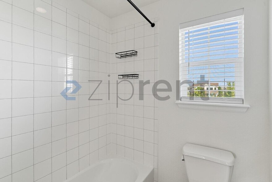Building Photo - Unit
