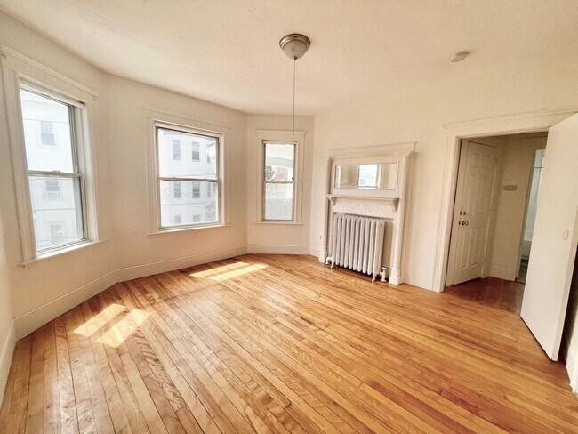 Building Photo - Allston 3 Bed Available Now