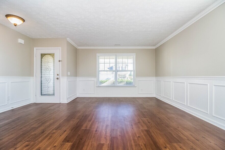 Building Photo - 801 Brooksdale Dr