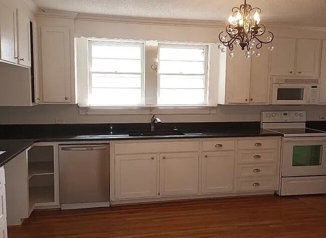 Building Photo - 221 Old Cedar Rock Rd