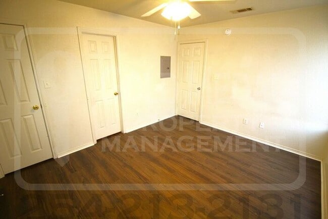 Building Photo - 2807 Leroy Cir