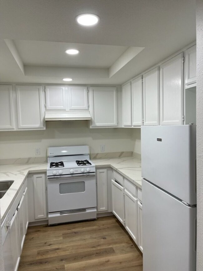 Building Photo - 85 Stenner St