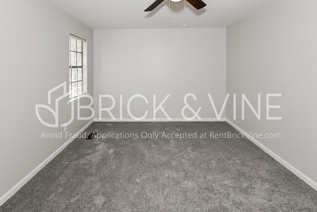 Building Photo - 1041 Alicia Dr