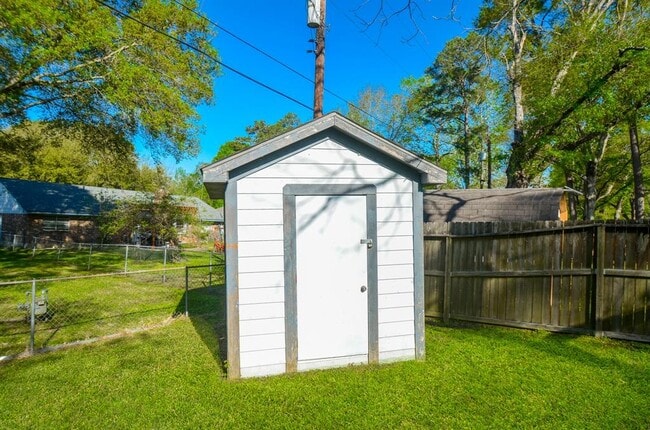 Building Photo - 48 Artesia