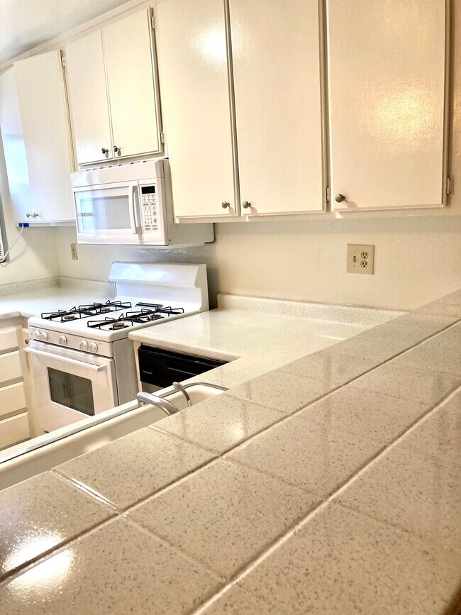 Building Photo - 18530 Hatteras St