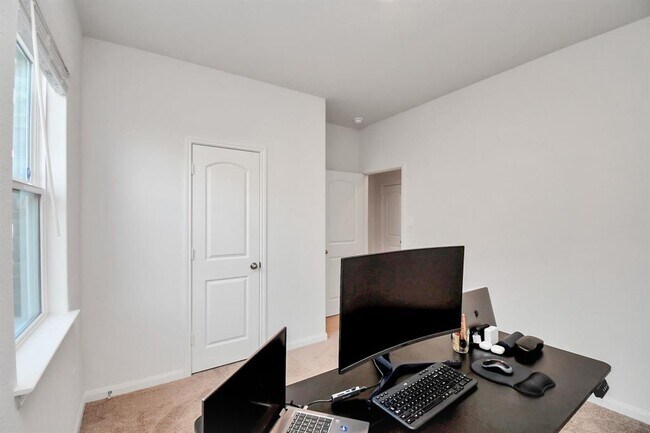 Building Photo - 424 Maple Fawn Dr
