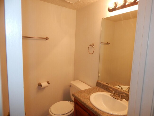 Building Photo - 1613 Bobby Lee Dr
