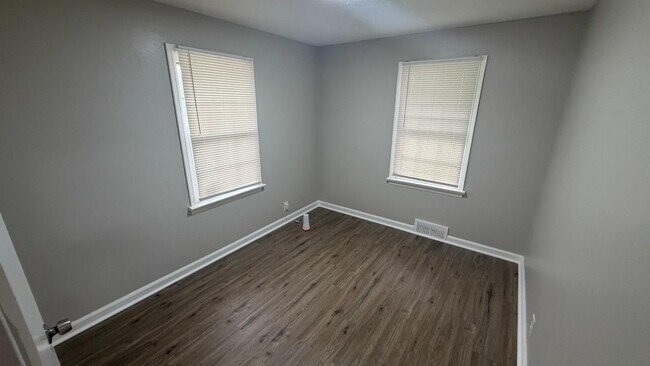 Building Photo - 1430 Golden Dr