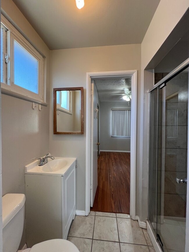 Building Photo - 3 Bedroom 2 Bathroom House Located Near Ca...