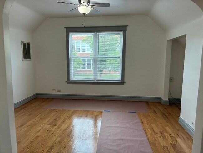 Building Photo - 1430 N Leamington Ave