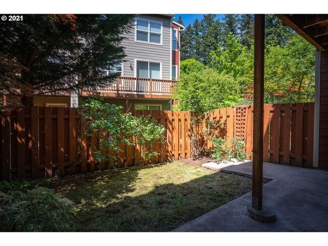 Building Photo - Great Townhouse near Tanasborne