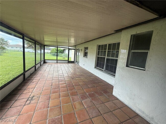 Building Photo - 4344 SW 7th Ave