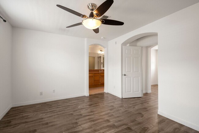 Building Photo - Upgraded Mission Valley 2 Bed 2.5 Bath at the Terraces of Escala! Small Pet OK!