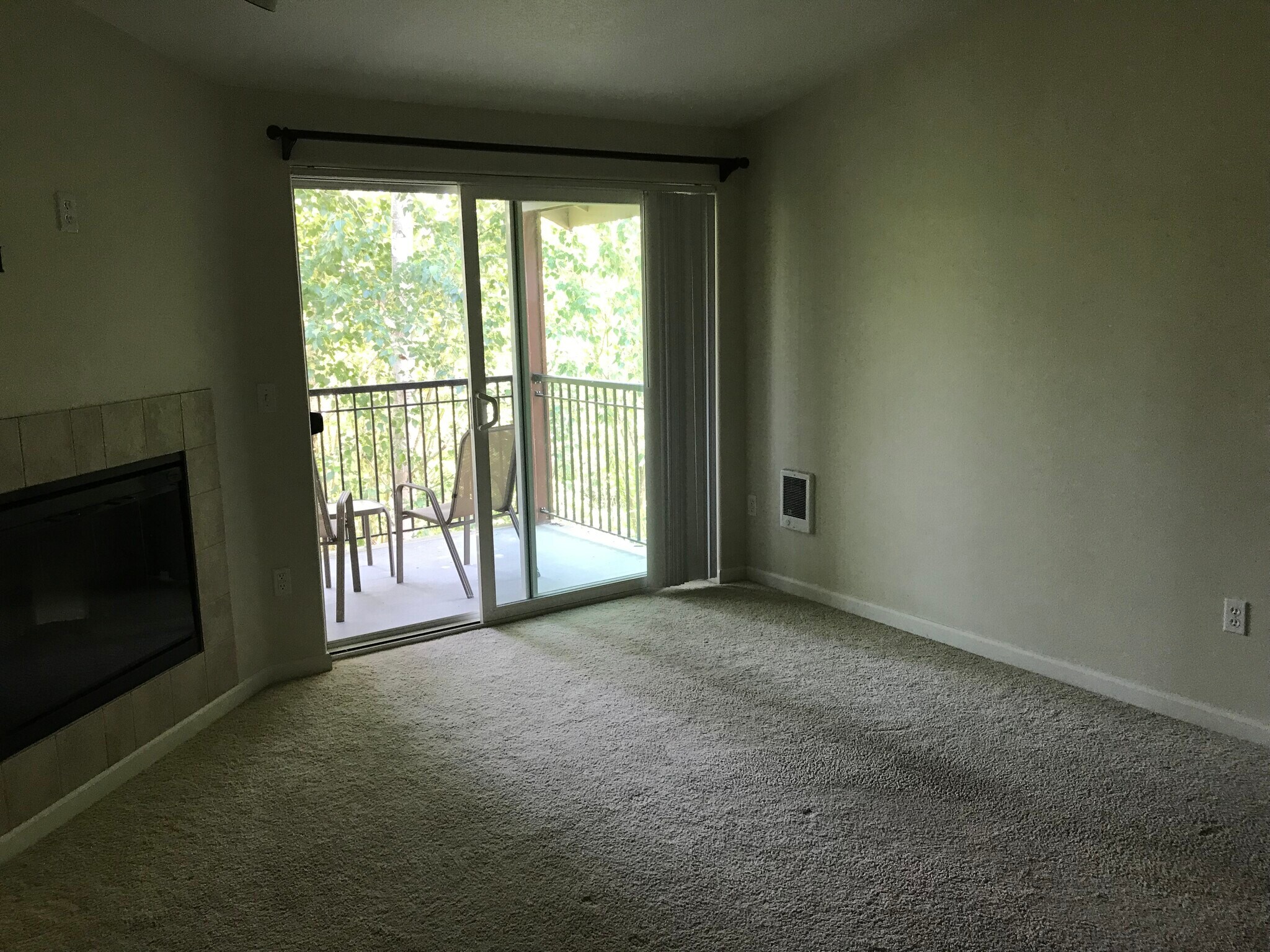 Large living room - 730 NW 185th Ave