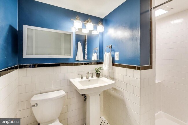 Building Photo - 4422 Neptune Dr