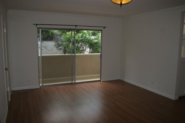 Building Photo - 1646 Livonia Ave