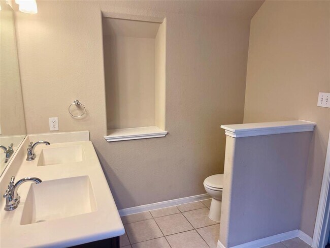 Building Photo - 5822 Coyote Echo Dr