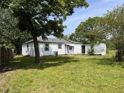 Building Photo - 560 Loraine Cir