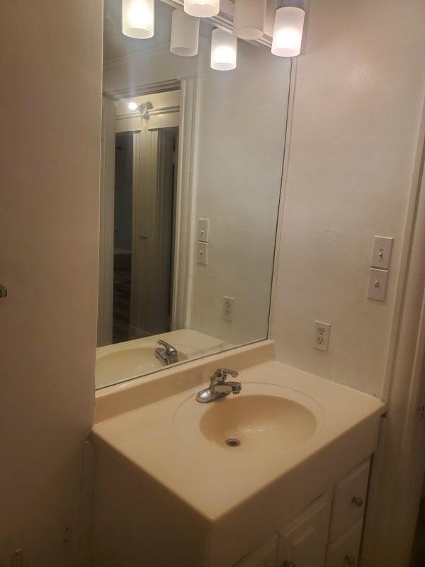 Building Photo - 2368 Chickasaw St