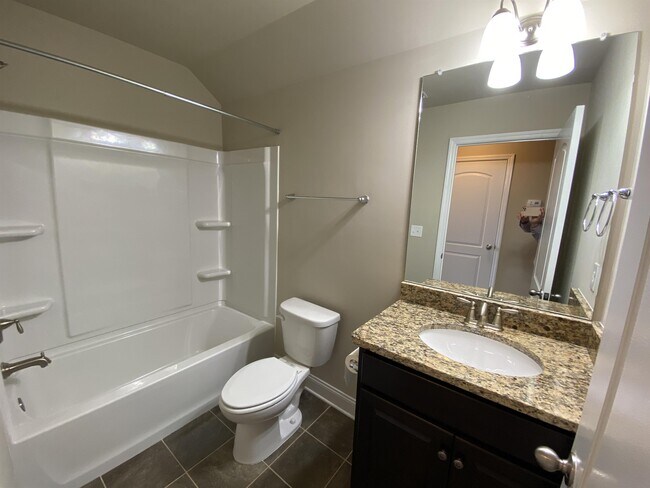 Building Photo - 3037 Greenway Cir SE