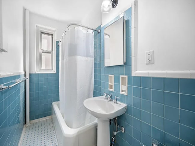 Building Photo - 601 E 19th St