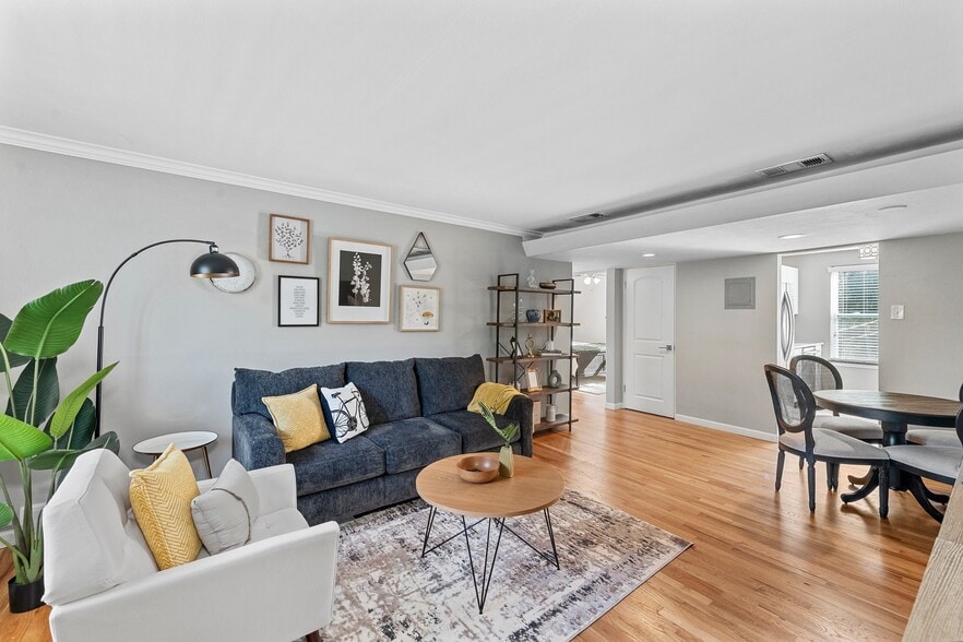 Building Photo - 10128 Manchester Rd