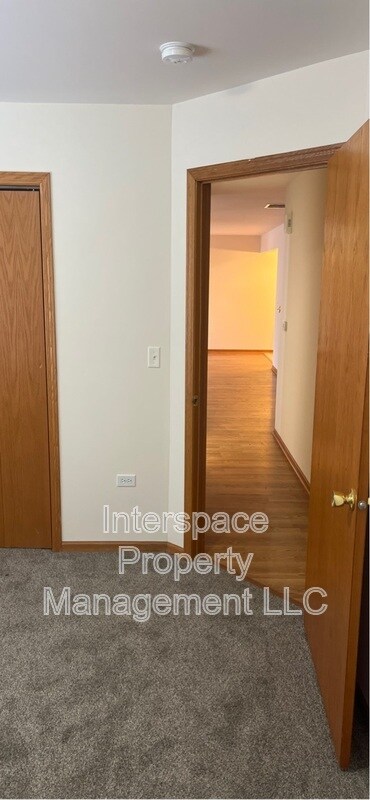 Building Photo - 1345 Rock Run Dr