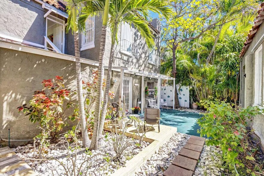 Building Photo - 516 28th St