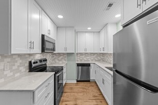 Building Photo - 311 S Willow Dr