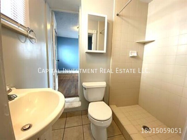 Building Photo - 470 E 300 S