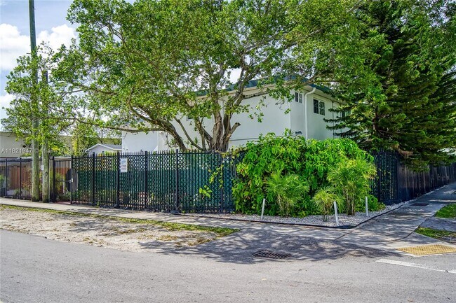 Building Photo - 160 NE 55th St