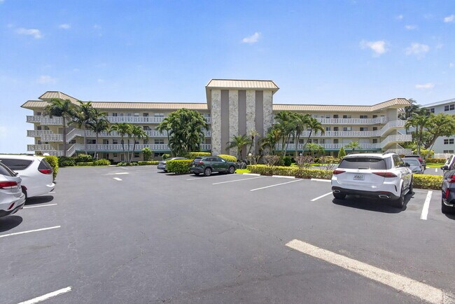 Building Photo - 52 Yacht Club Dr