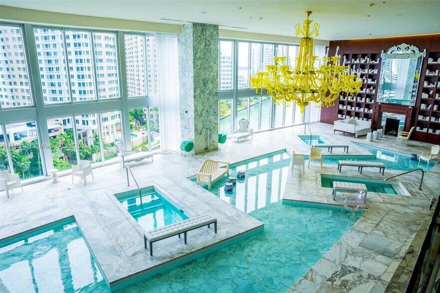 Building Photo - 495 Brickell Ave