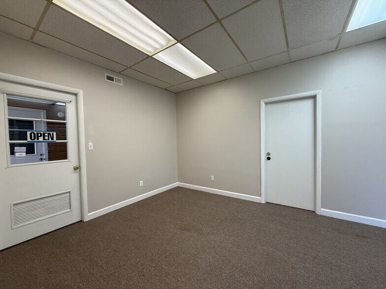 Building Photo - 311 N Jackson St