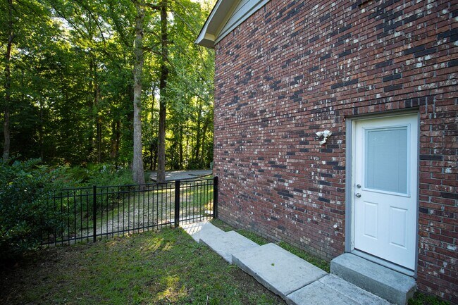 Building Photo - Renovated 5BR Home Minutes from Downtown Columbia | Two Full Kitchens + Fenced Yard ~ Available M...